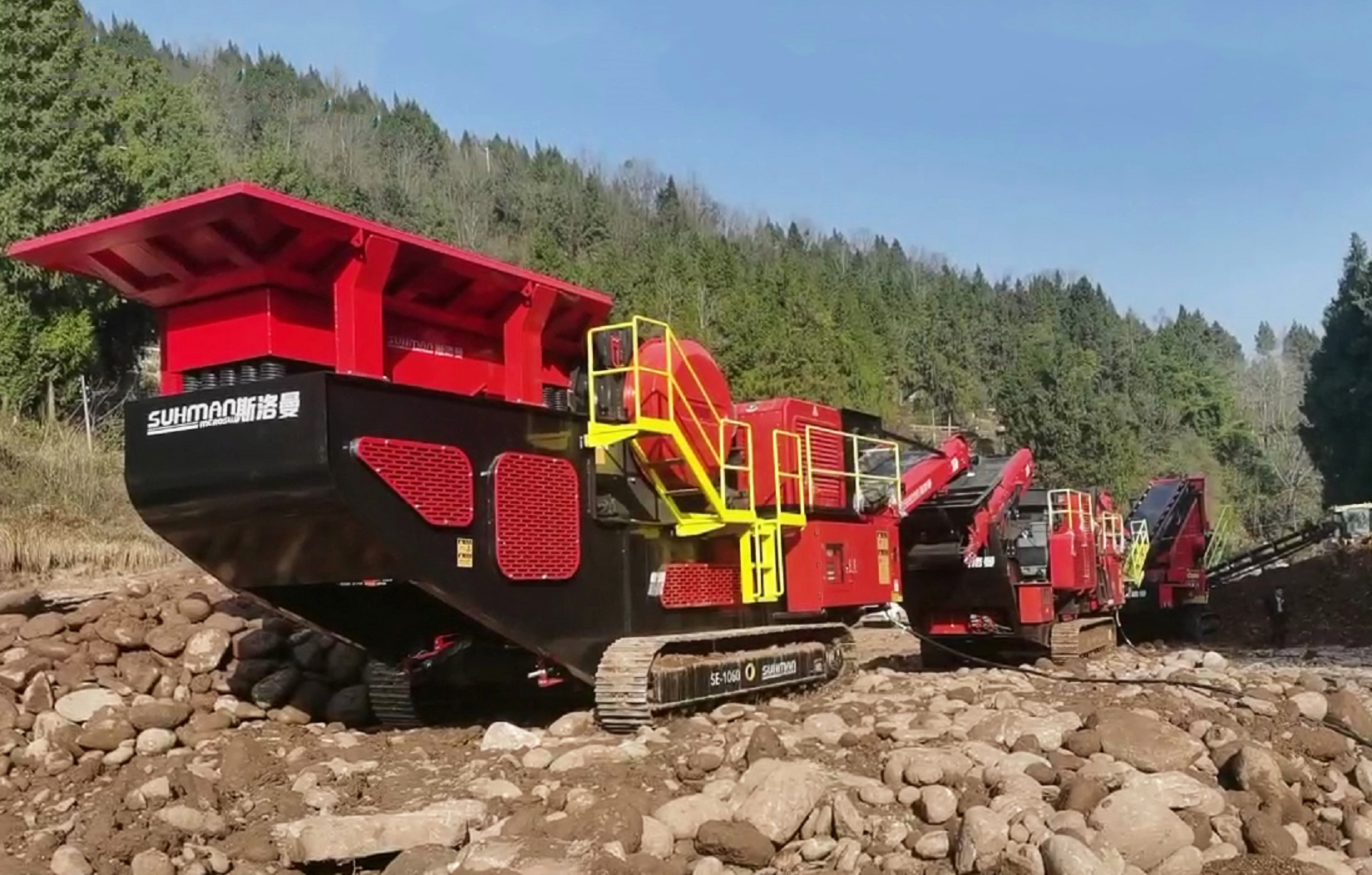 How to Cope with High Wear Challenges in Hard Rock Crushing? A Real-World Operational Report of a DAINAMU Mobile Production Line in a Guangdong Mine